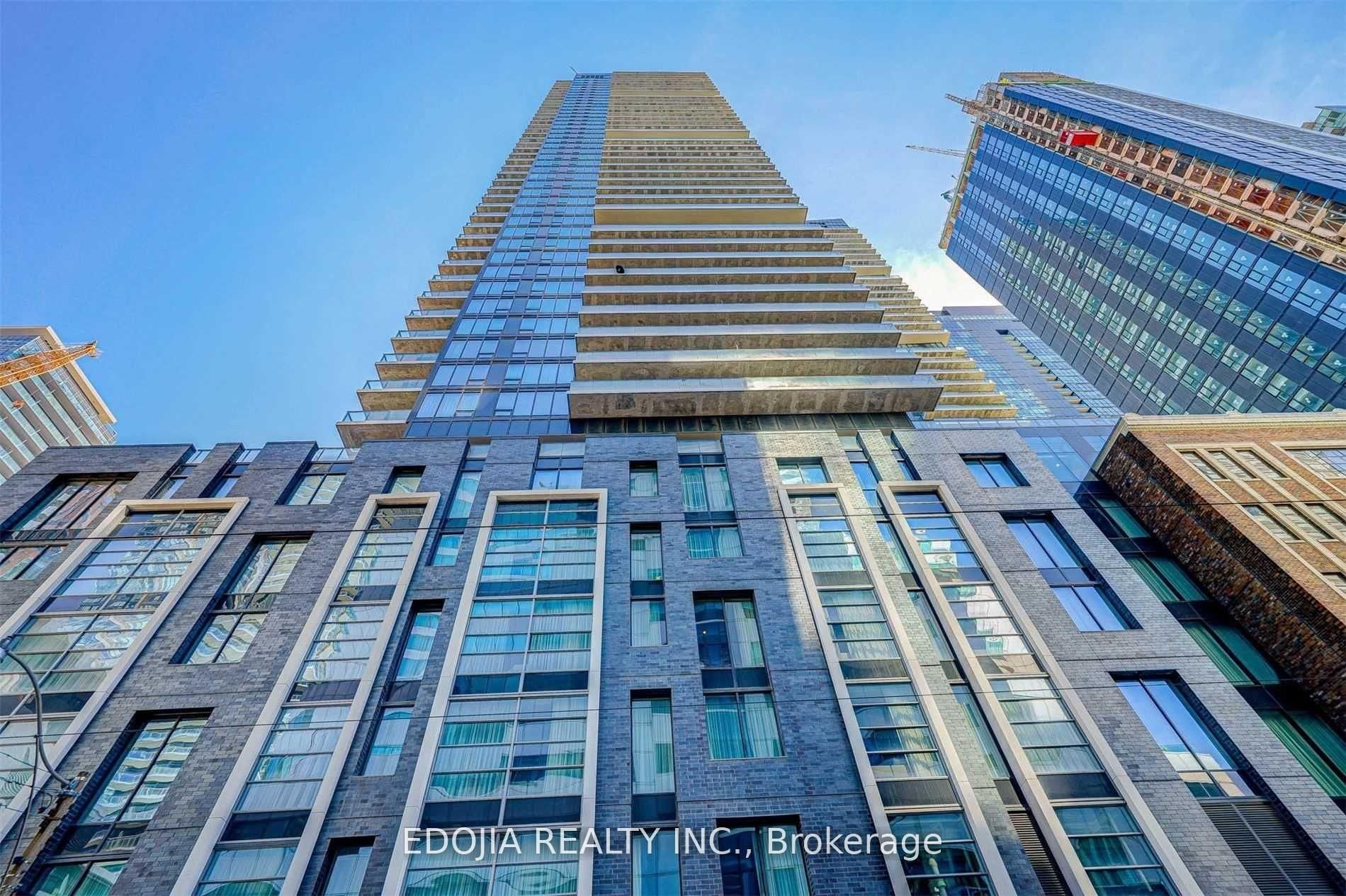 Photo 1 of 7 — 125 Blue Jays Way 4706, Toronto, ON M5V 0N5