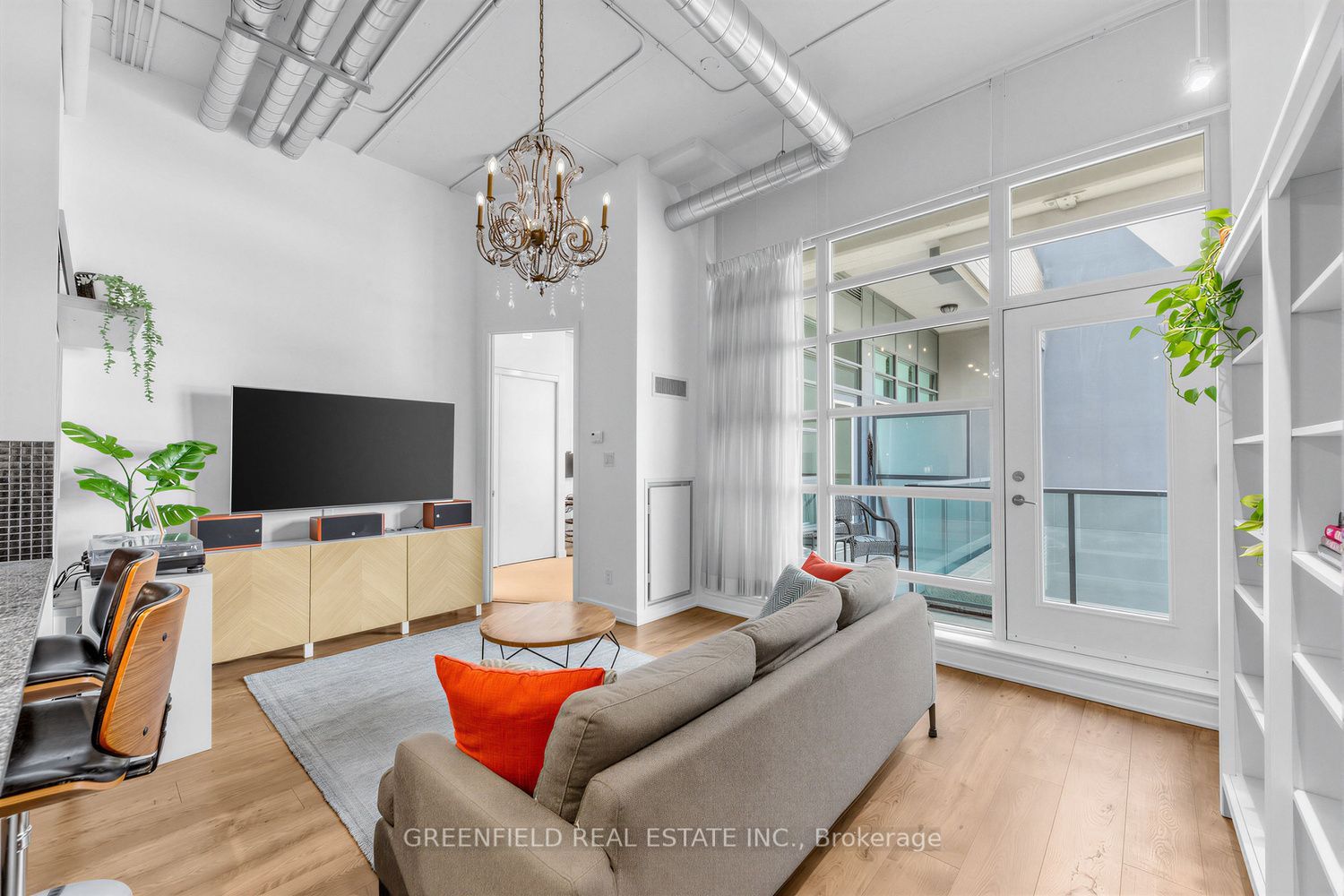 380 Macpherson Avenue N 410