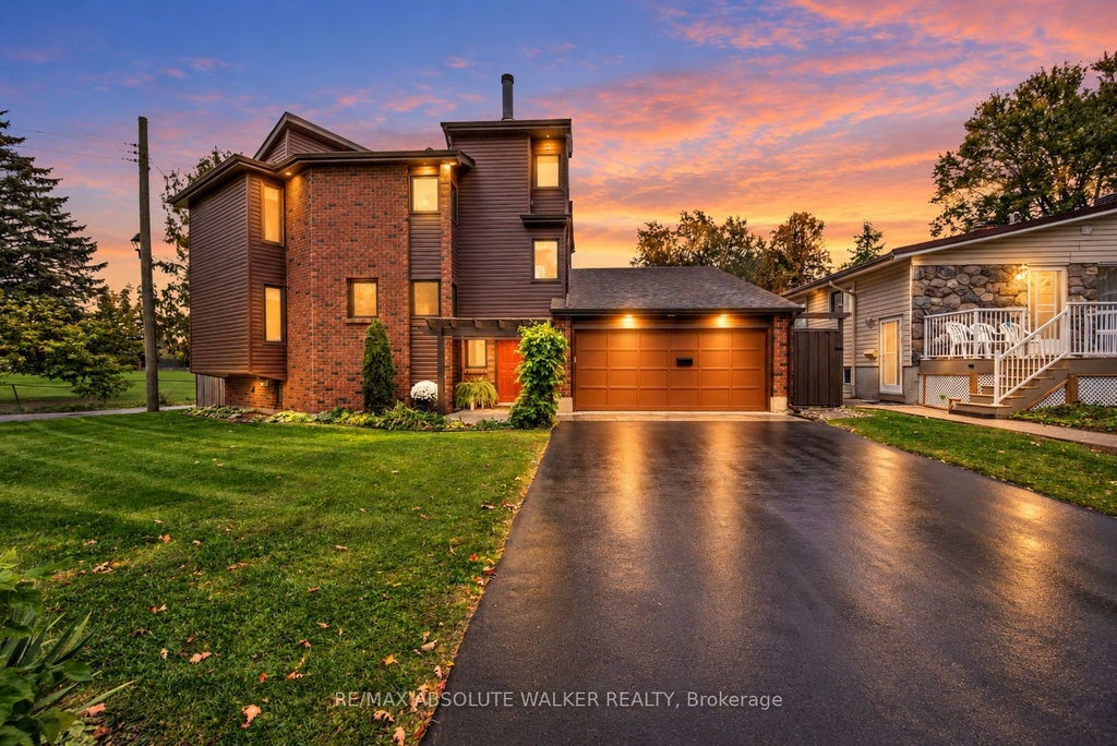 Photo of 2824 Haughton Avenue, Britannia - Lincoln Heights and Area, ON K2B 6Z3 (MLS # X13881176)