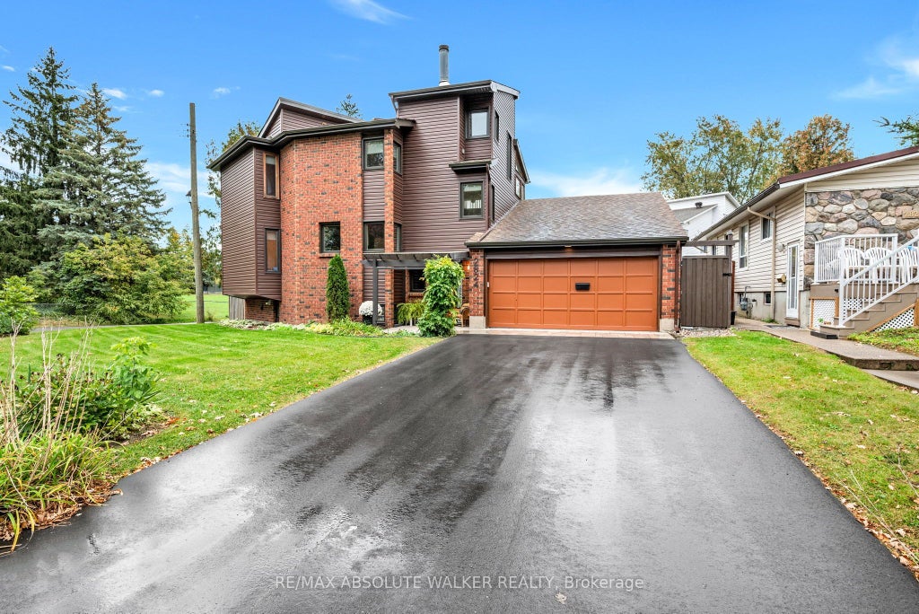 Photo of 2824 Haughton Avenue, Britannia - Lincoln Heights and Area, ON K2B 6Z3 (MLS # X13881176)