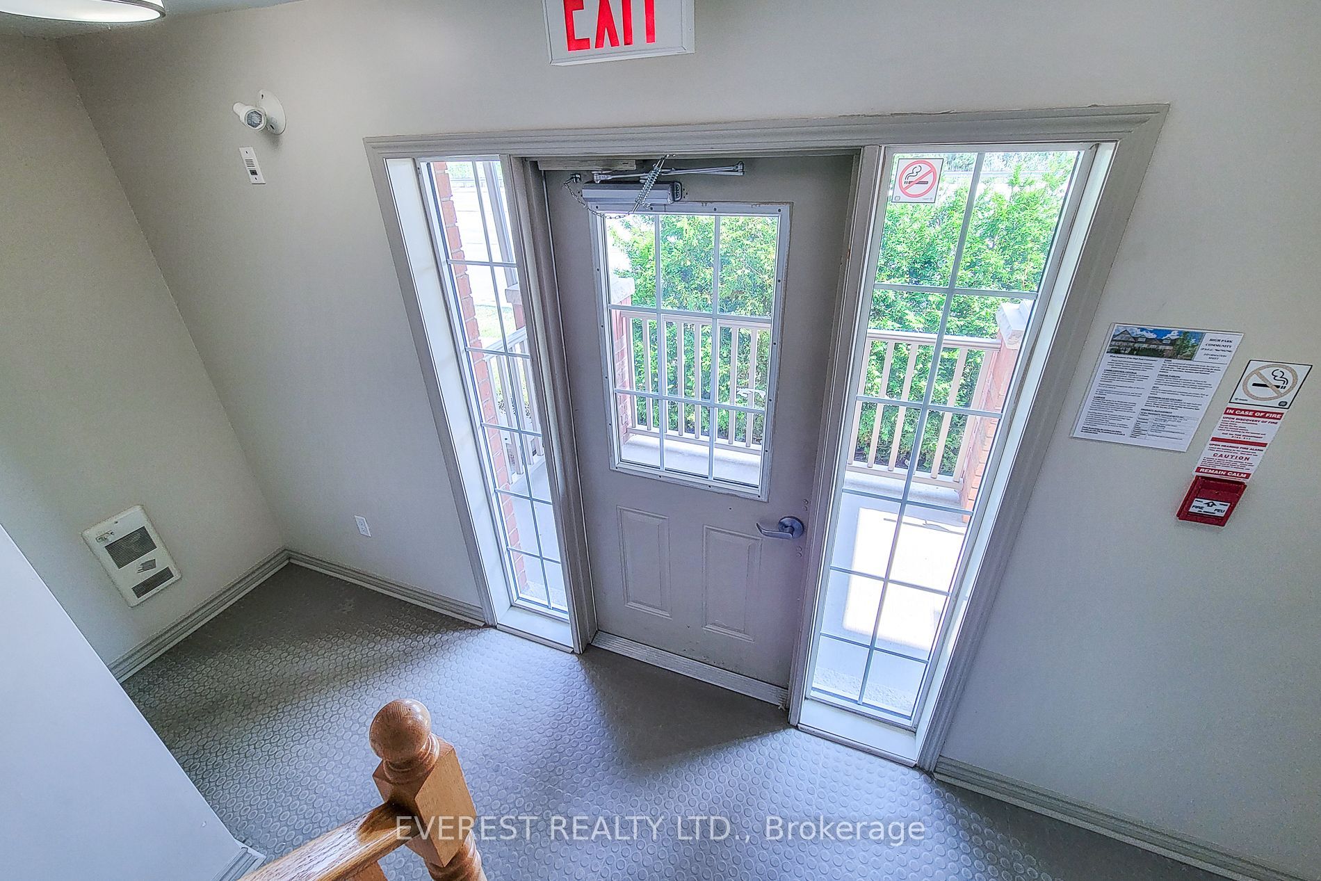 639 Dundas Street W 5