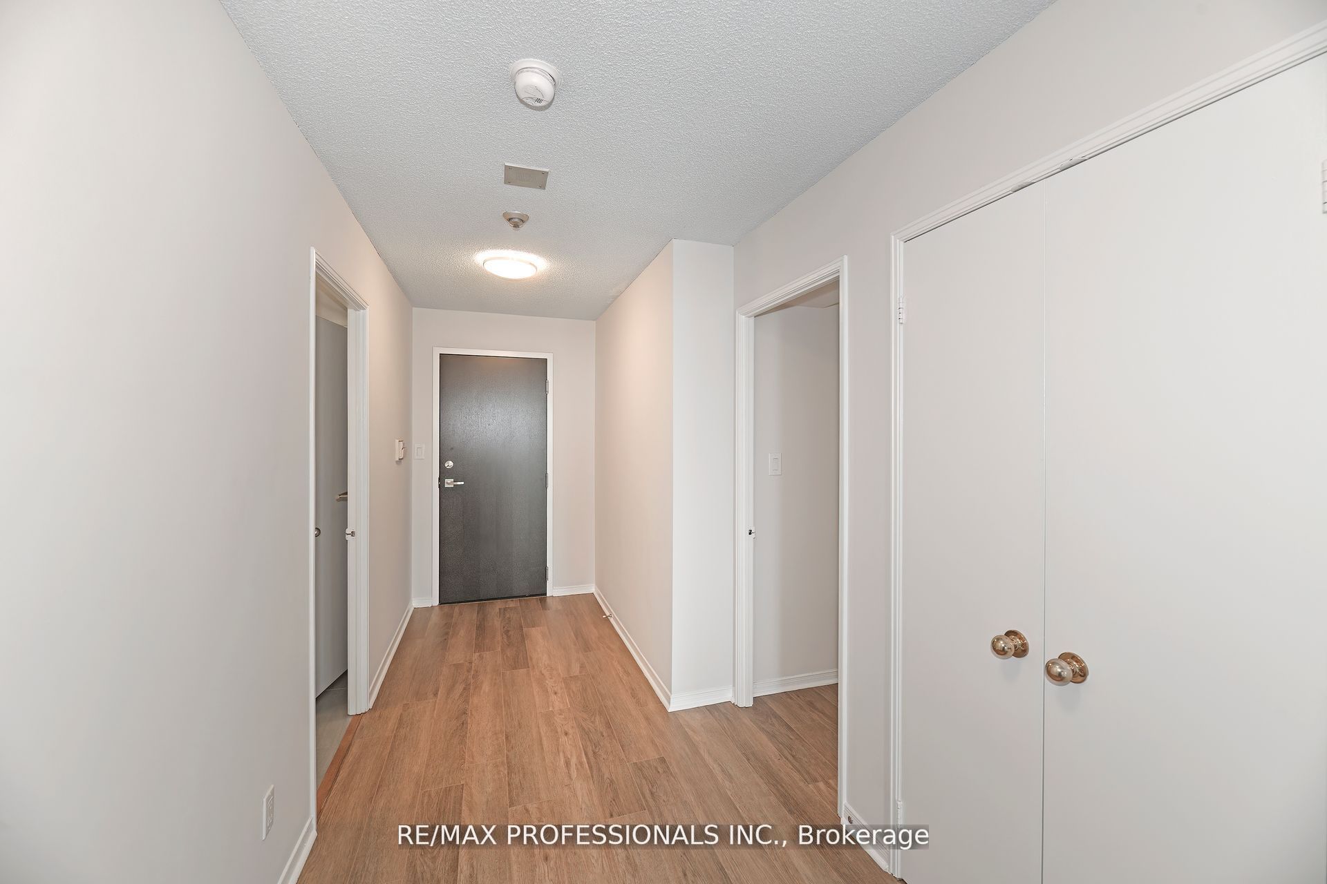 2269 Lakeshore Boulevard W 2004