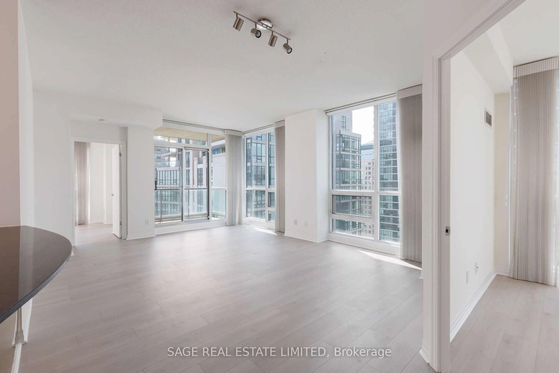 16 Yonge Street 2711