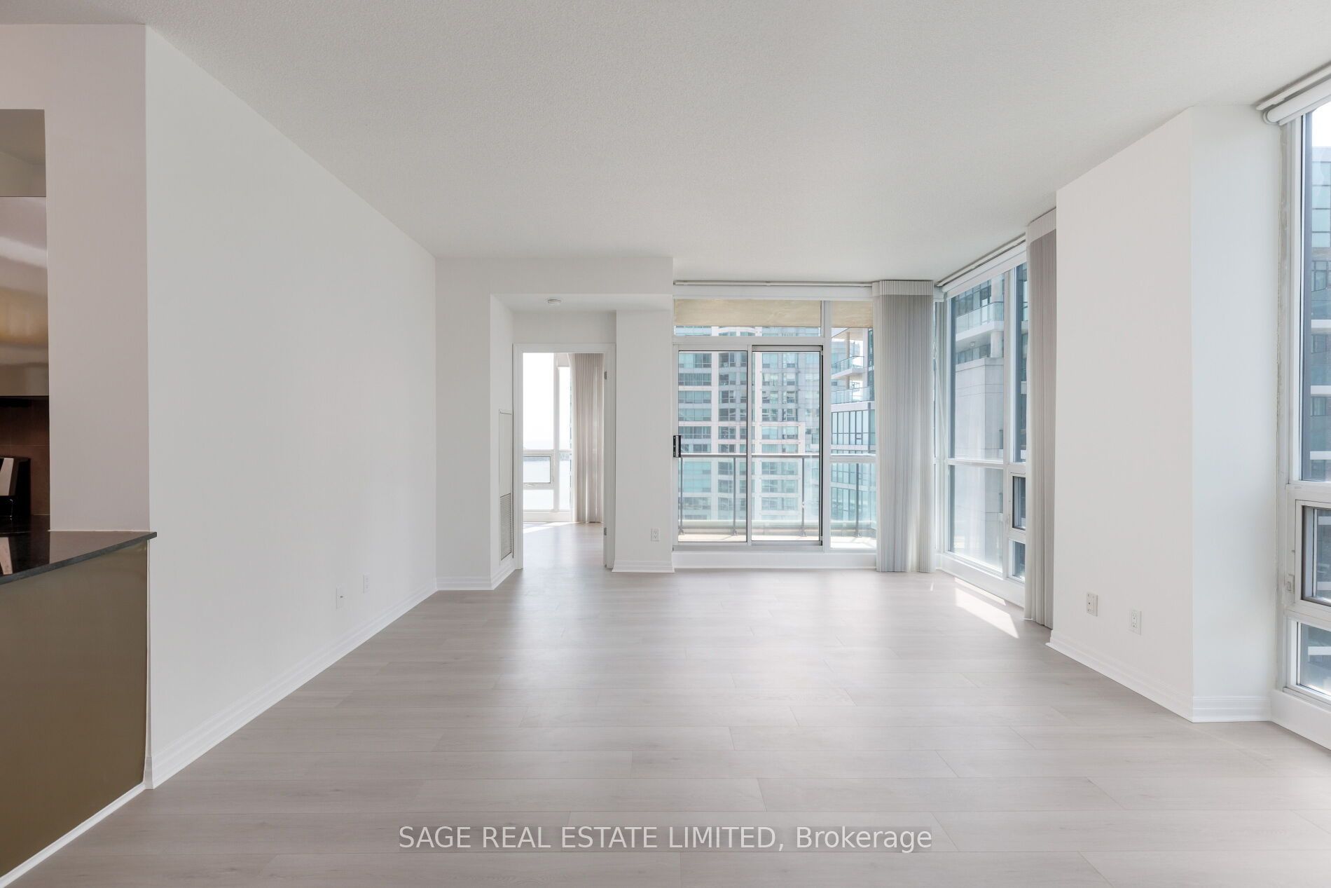 16 Yonge Street 2711