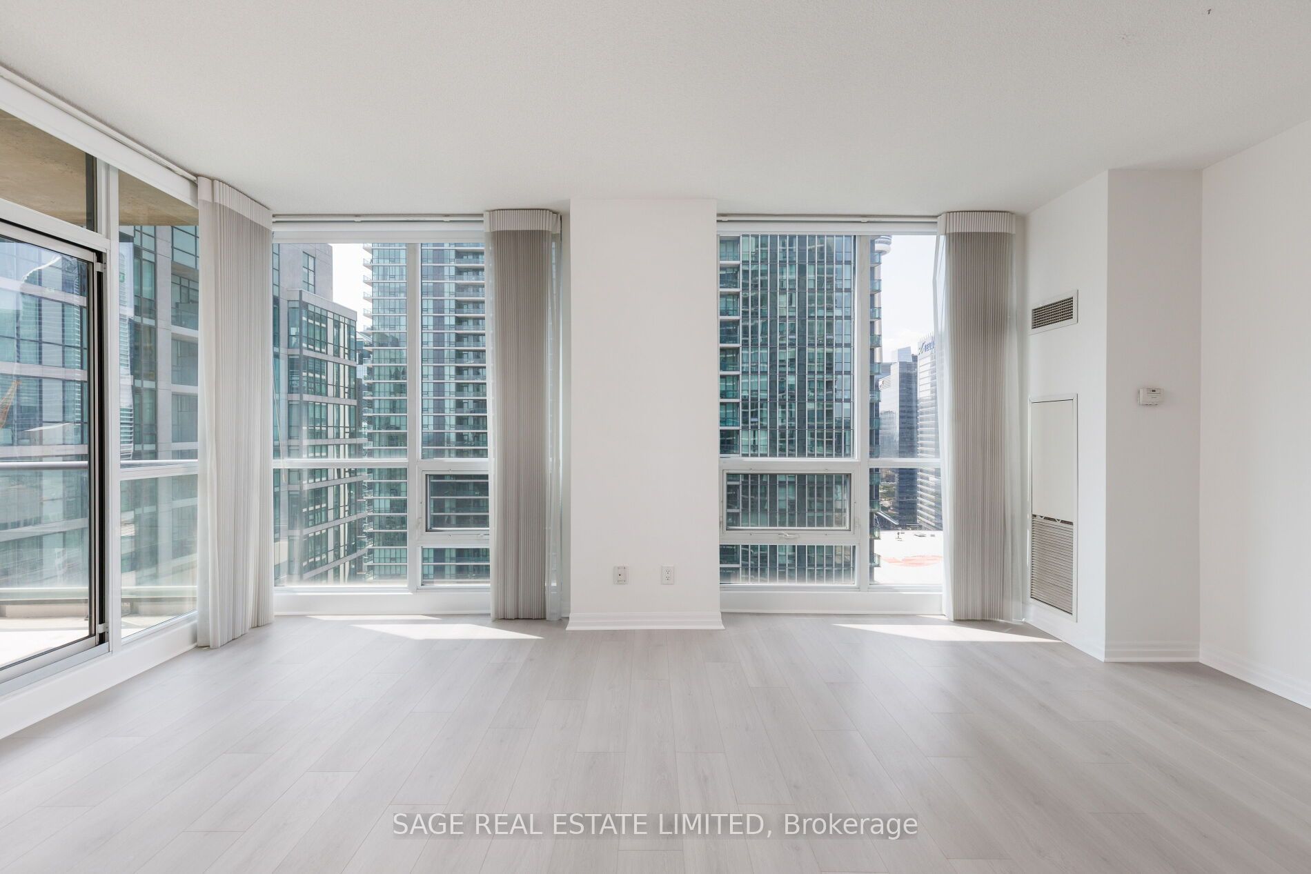 16 Yonge Street 2711