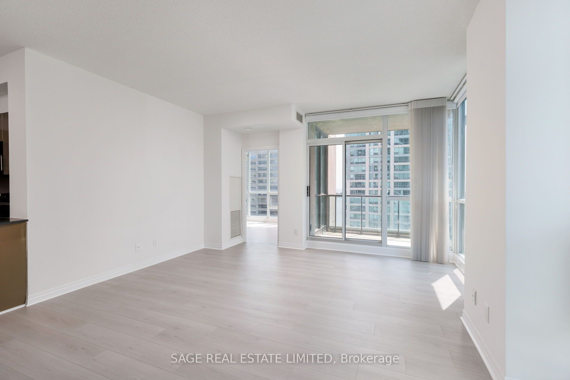 16 Yonge Street 2711