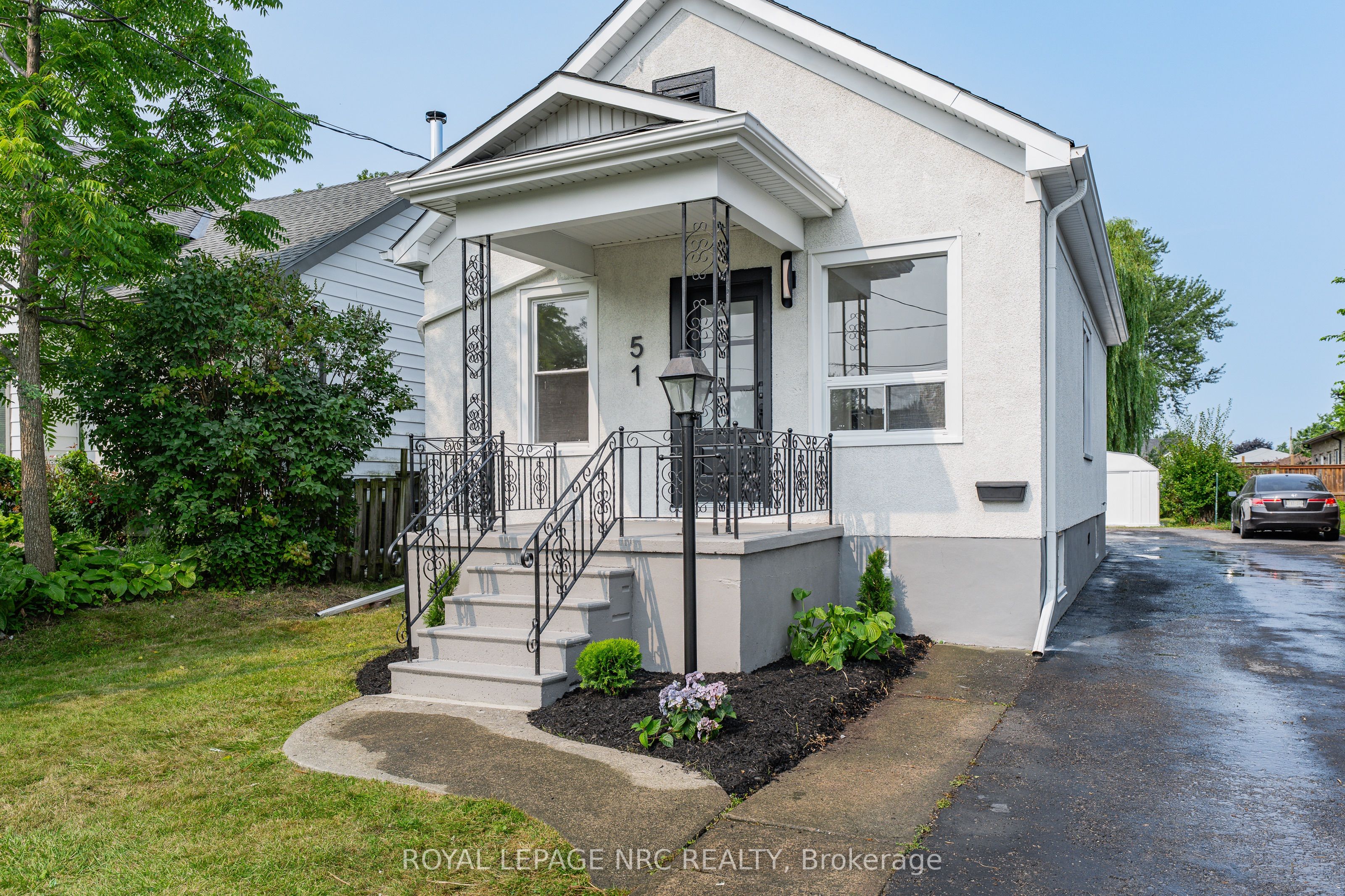 51 Queen Street S