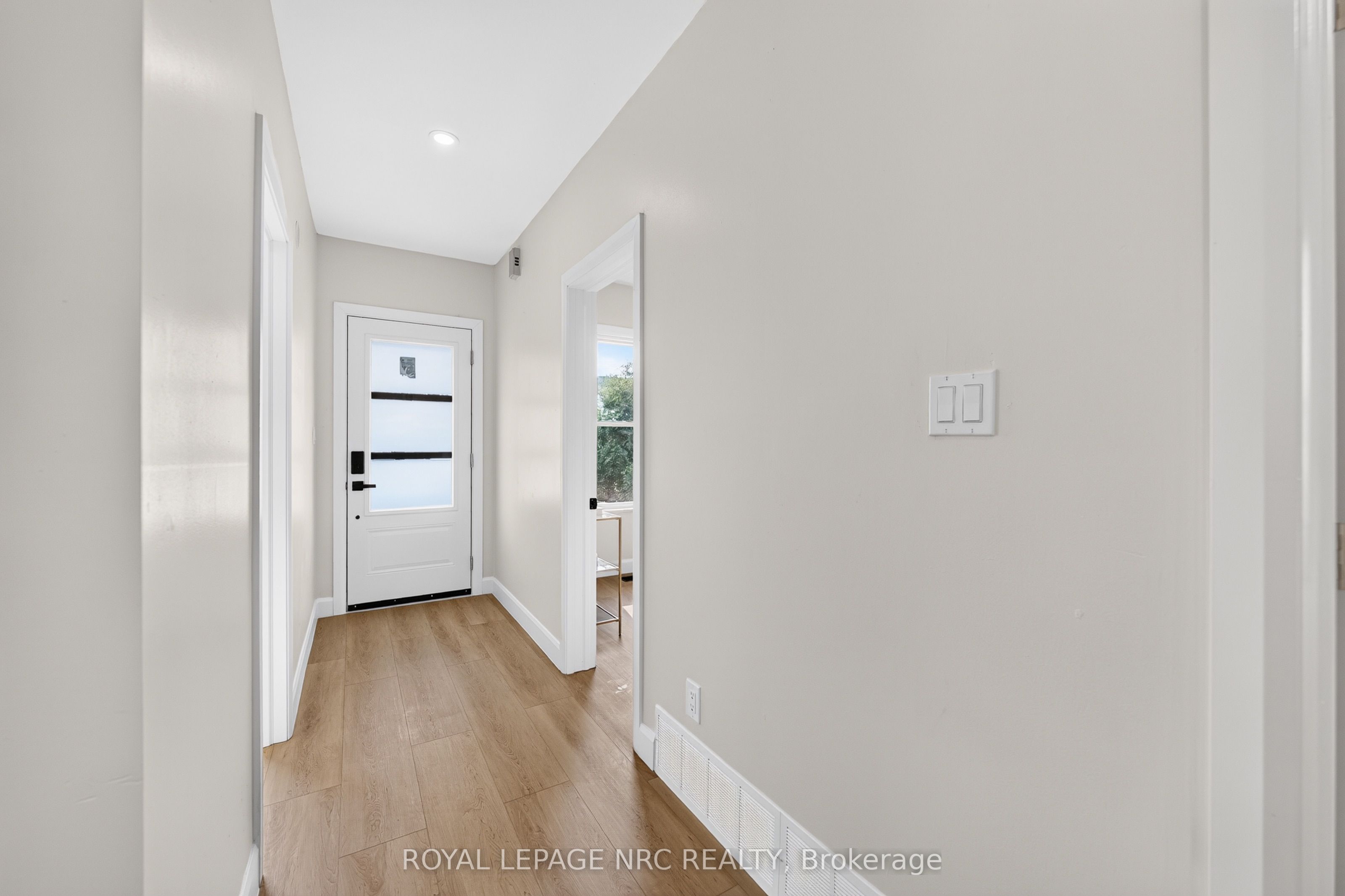 51 Queen Street S