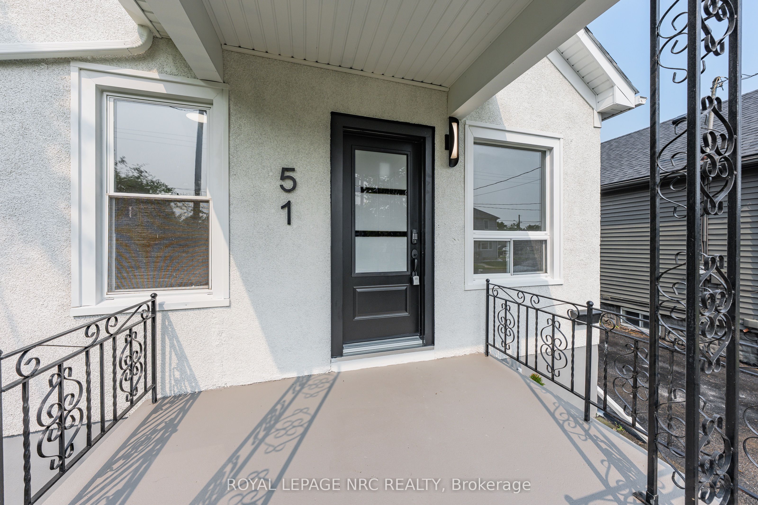 51 Queen Street S