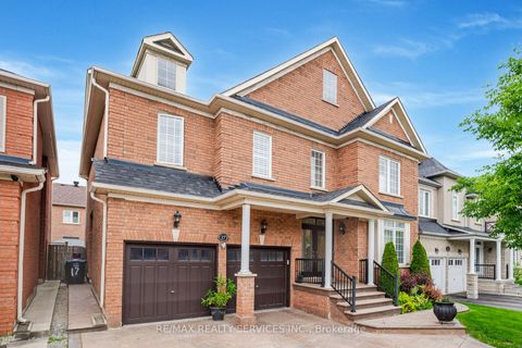 17 Regis Circle Brampton ON L6P 1Z4