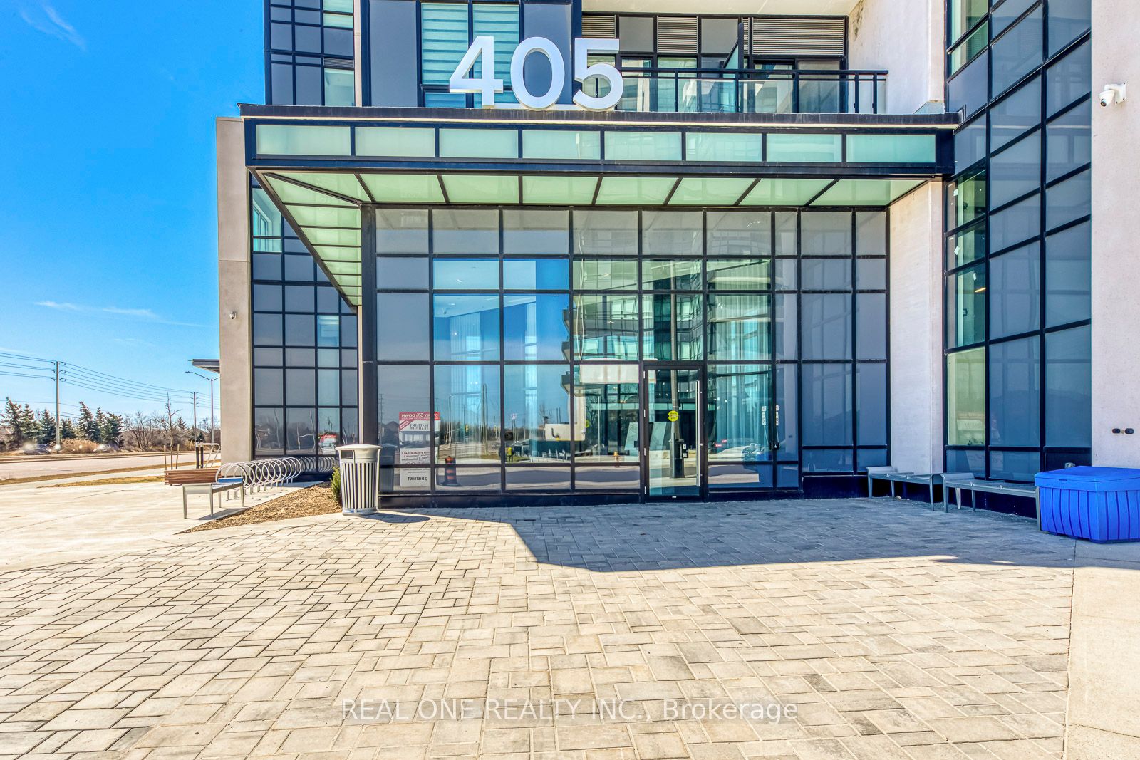 405 Dundas Street W 526