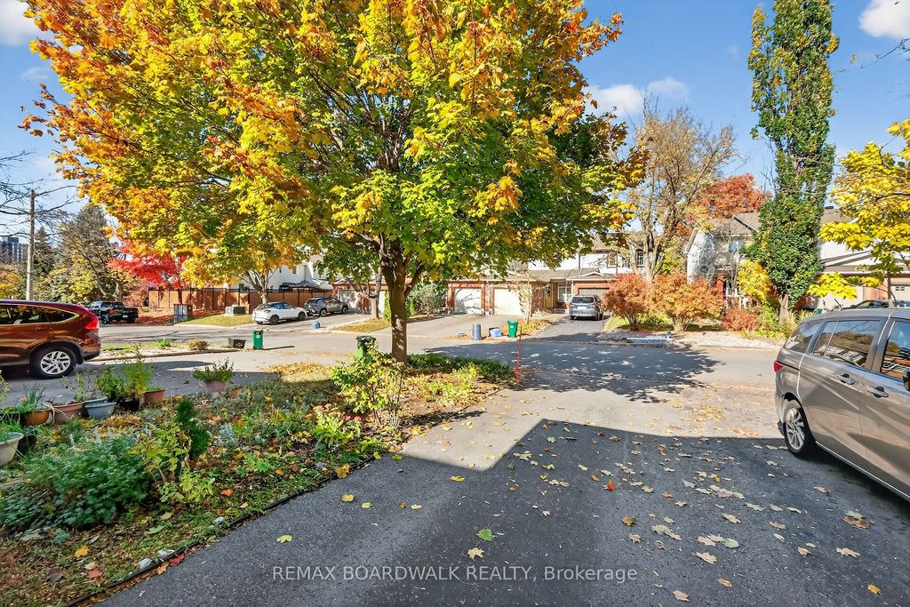 Photo of 42 College Circle, Overbrook - Castleheights and Area, ON K1K 4R8 (MLS # X13063252)