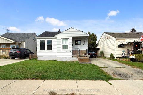 Photo of 43 Normanhurst Avenue, Hamilton, ON L8H 5M3 (MLS # X12464573)
