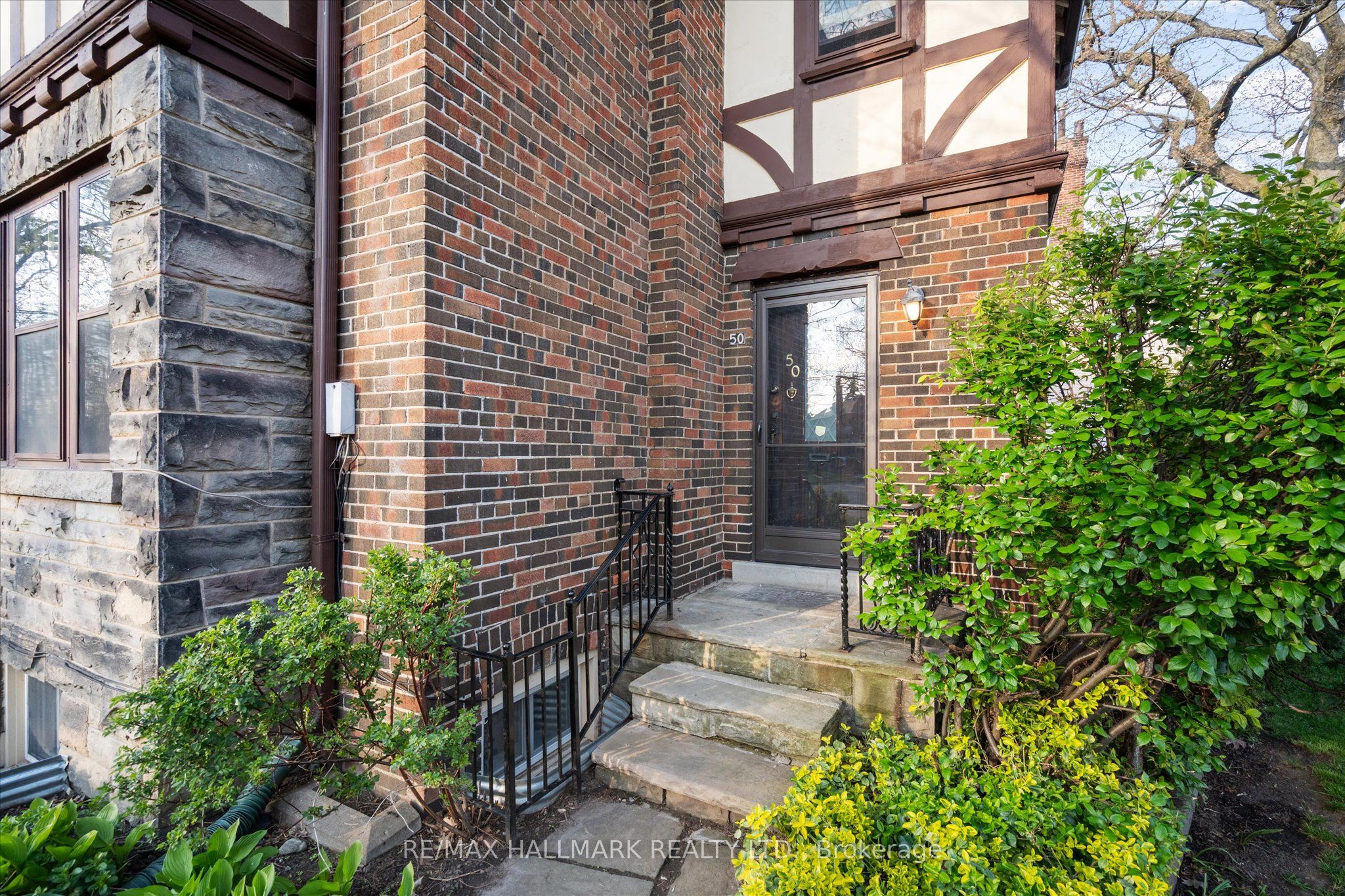 50 Benlamond Avenue