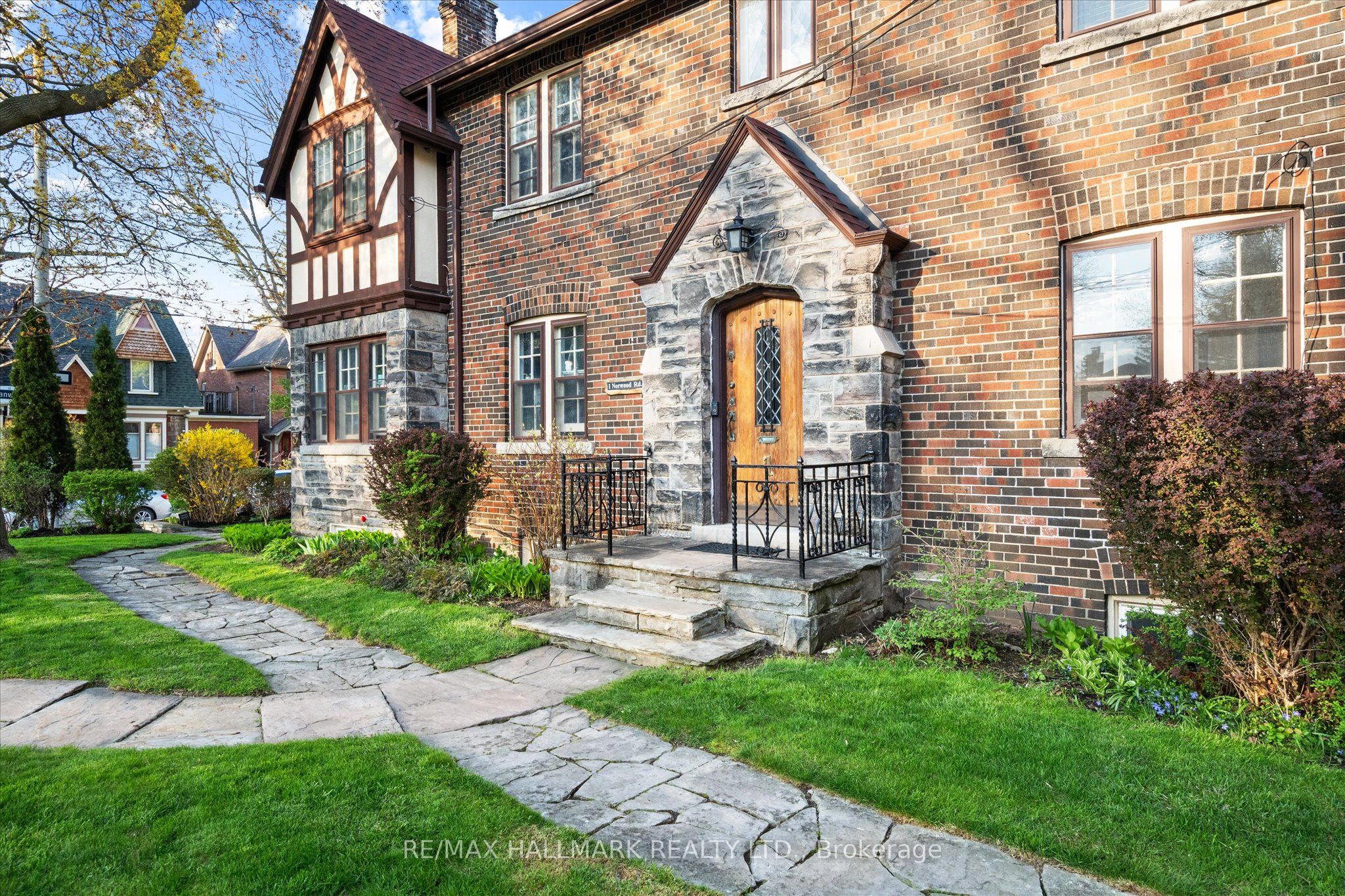 50 Benlamond Avenue