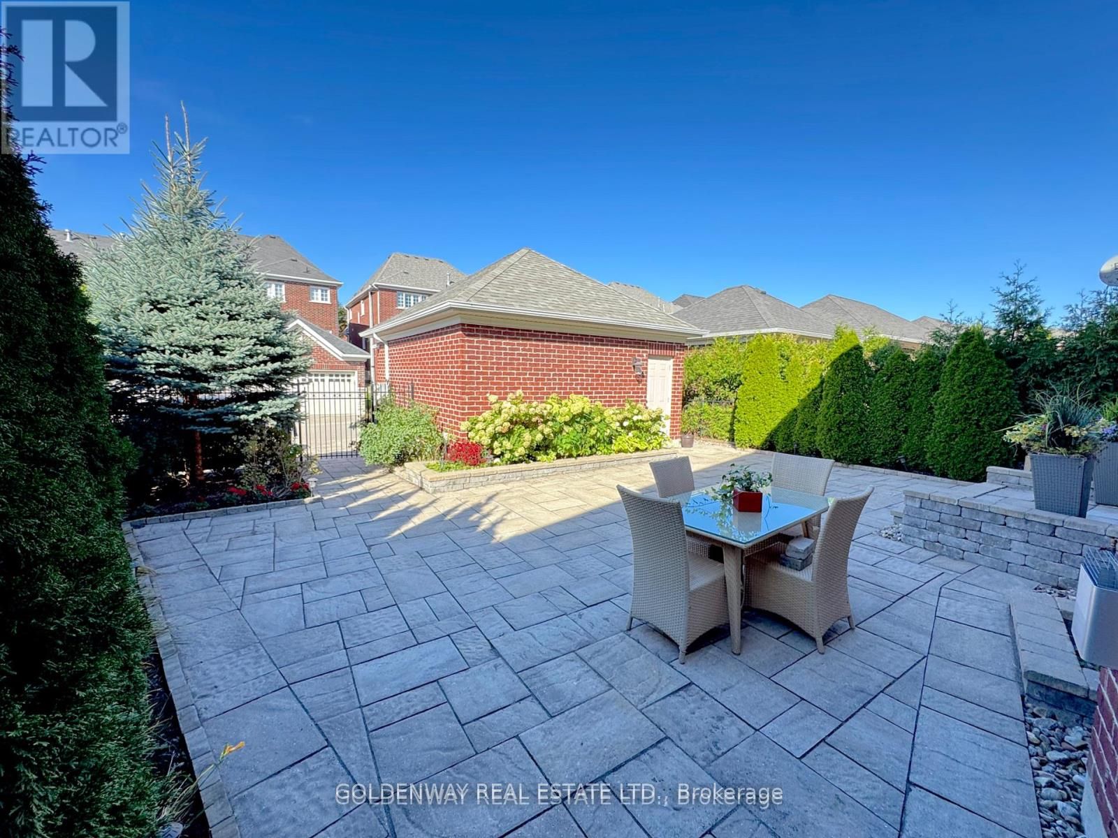 215 Angus Glen Boulevard
