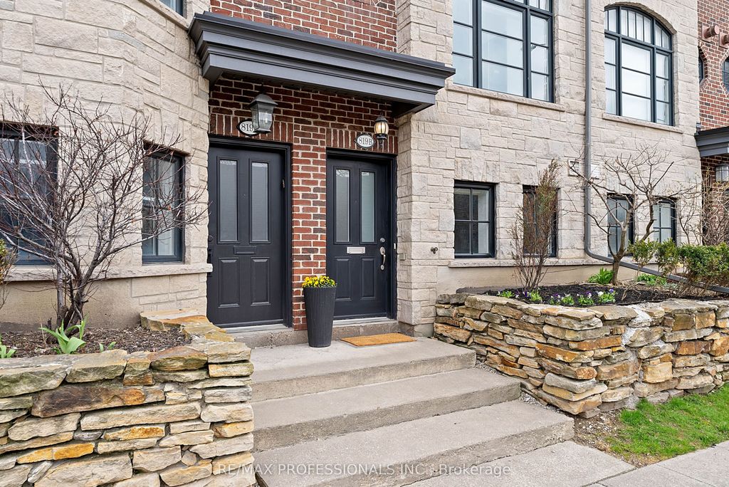 Photo of 819B Oxford Street, Toronto, ON M8Z 0B3 (MLS # W13031606)