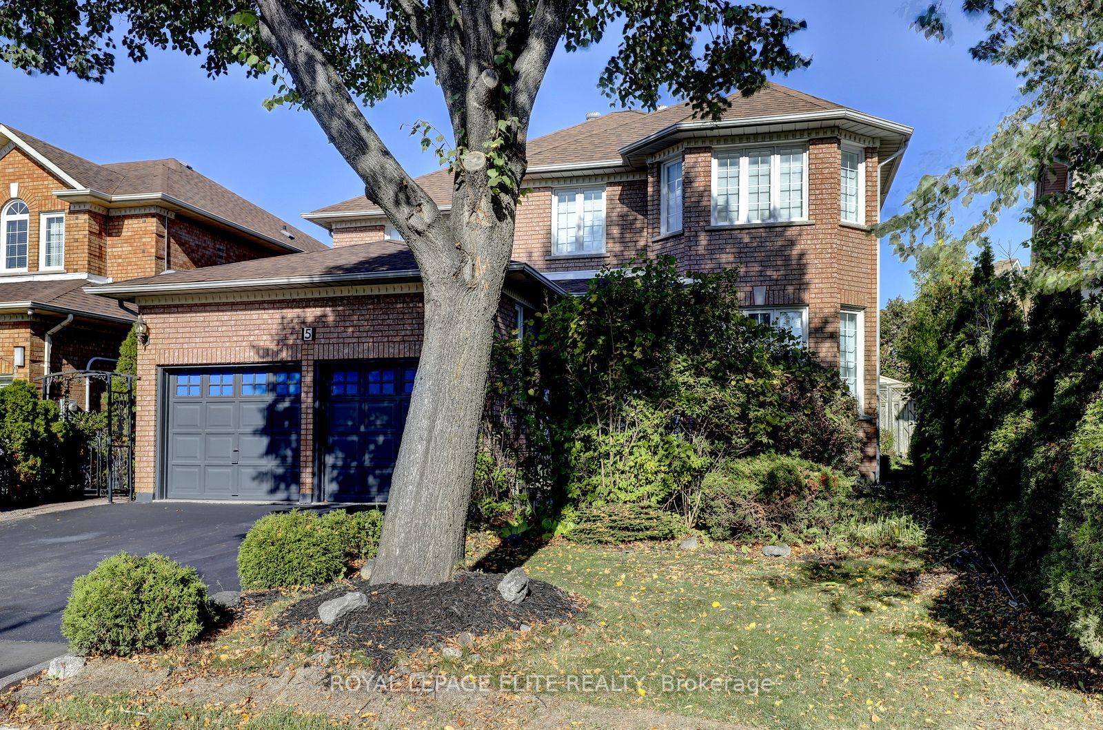 5 Pinecone Way E