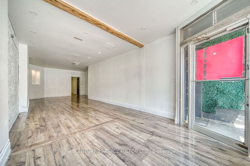 1606 Queen Street W
