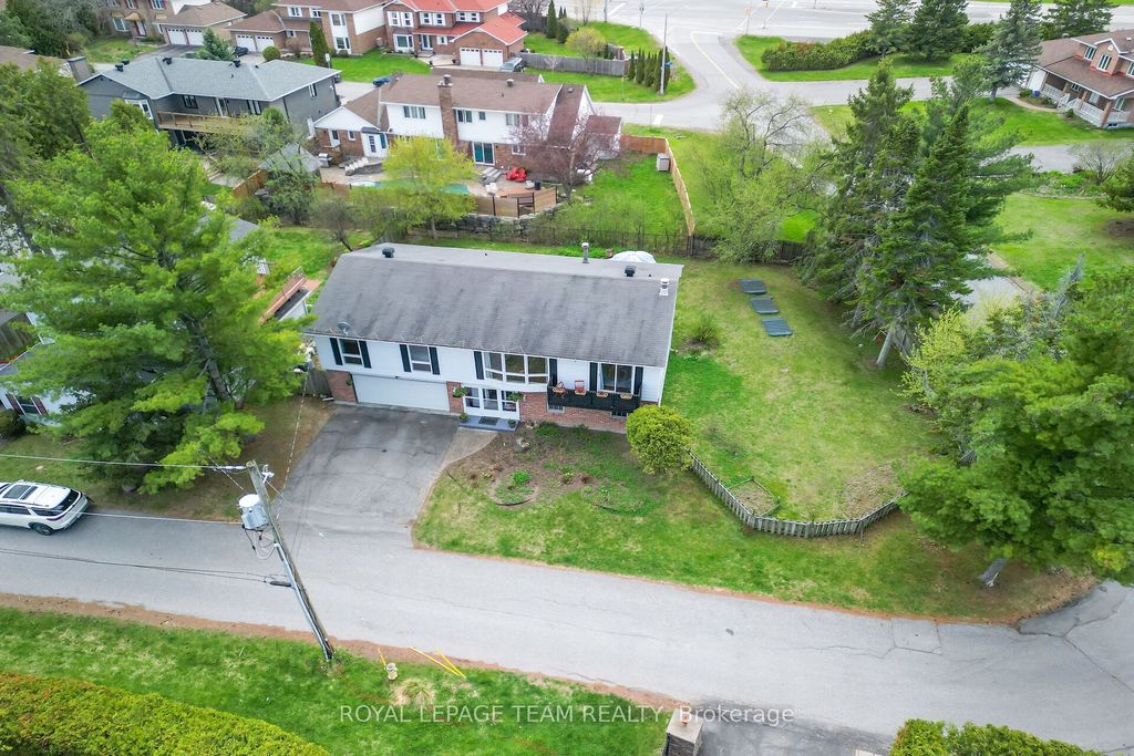 Photo of 136 James Cummings Avenue, Crystal Bay - Rocky Point - Bayshore, ON K2H 8E1 (MLS # X13107396)