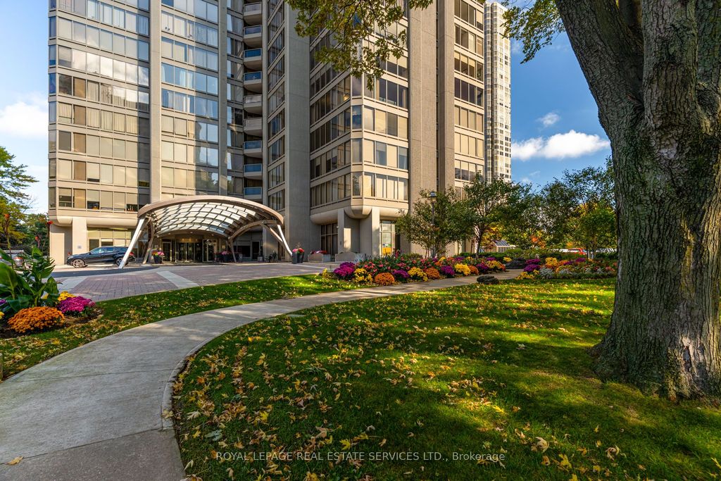Photo of 2045 Lake Shore Boulevard W #1905, Toronto, ON M8V 2Z6 (MLS # W12496110)