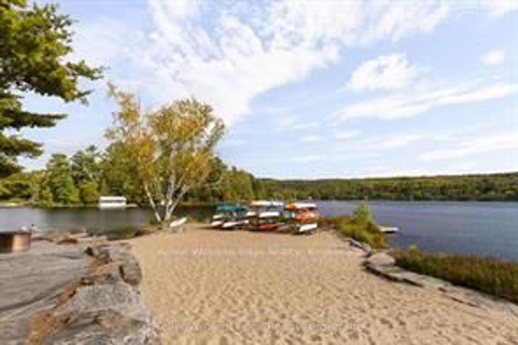 Photo of 727 Grandview Drive #209, Huntsville, ON P1H 2J5 (MLS # X13028028)