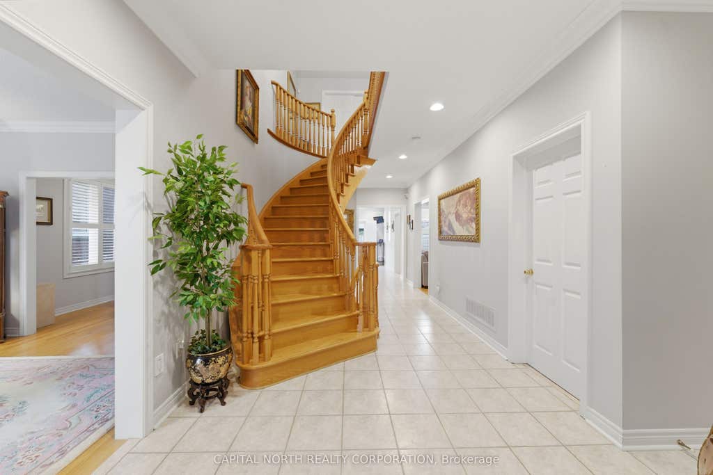 Photo of 6 Veerland Drive, Toronto, ON M6L 1R9 (MLS # W13608384)
