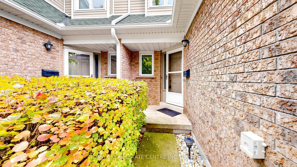 Photo of 2215 Cleaver Avenue #3, Burlington, ON L7M 4C5 (MLS # W14081772)