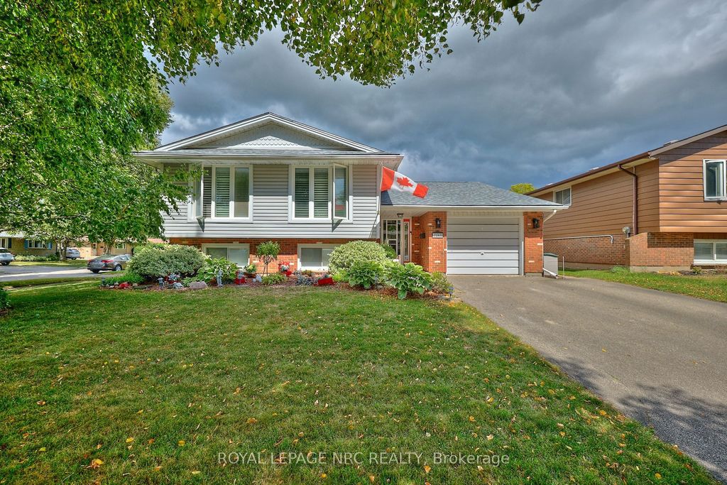 Photo of 7263 Parkdale Street, Niagara Falls, ON L2E 6Y6 (MLS # X13075948)