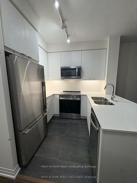 15 Watergarden Drive 418