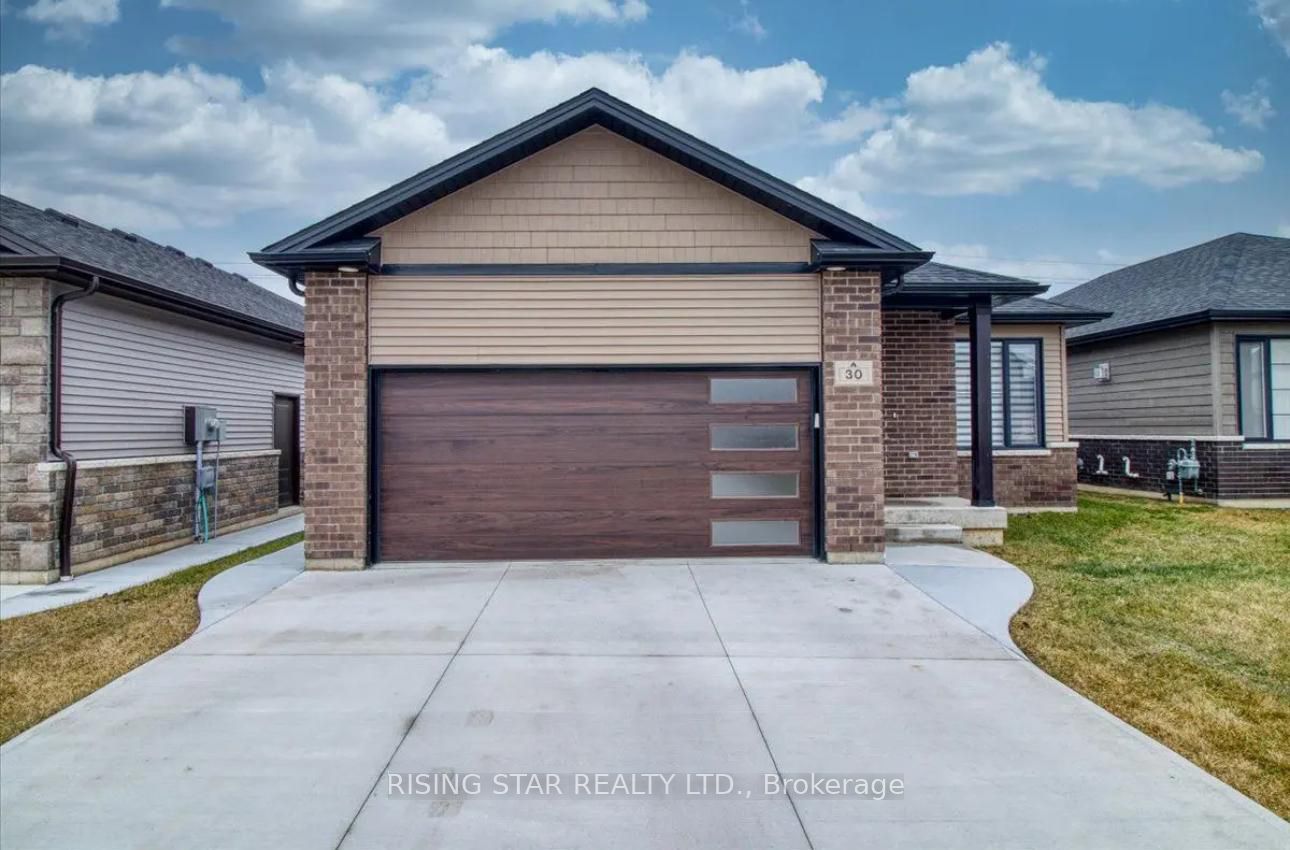 Photo 1 of 17 — 30 Evening Drive, Chatham-Kent, ON N7L 0B6