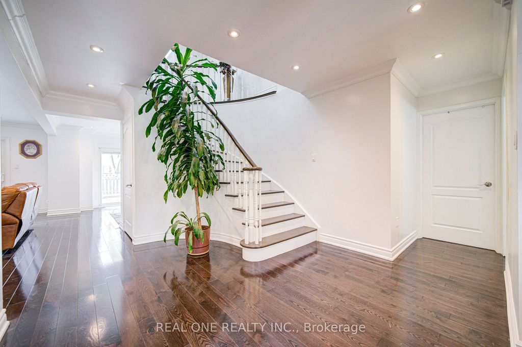 Photo of 72 Highgate Drive, Markham, ON L3R 3R9 (MLS # N12707522)