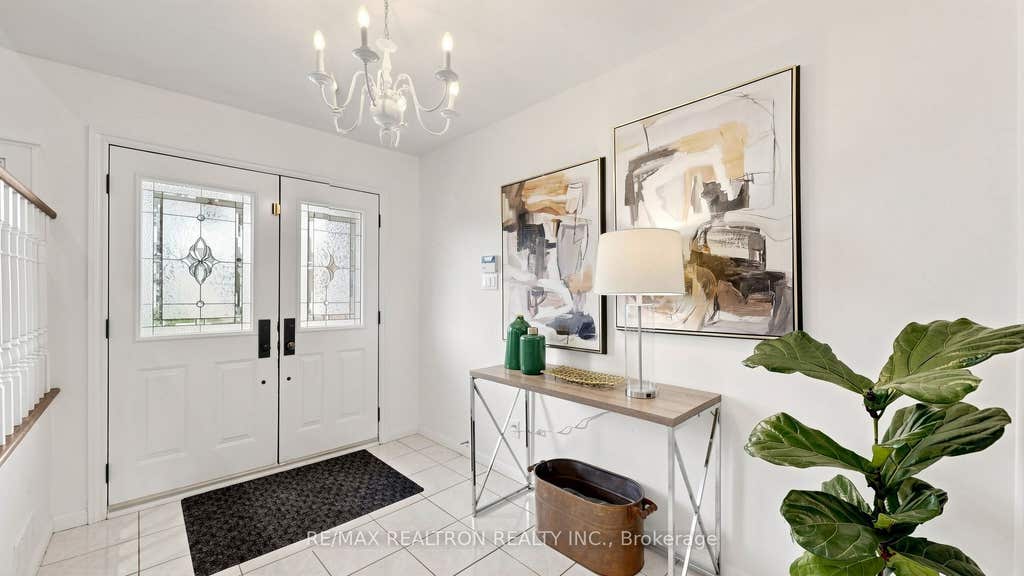 Photo of 14 Oak Grove Court, Markham, ON L3T 2Z9 (MLS # N13687754)