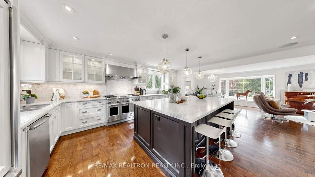 Photo of 14 Oak Grove Court, Markham, ON L3T 2Z9 (MLS # N13687754)