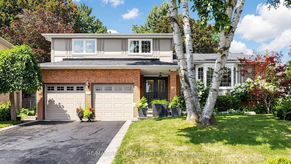 Photo of 14 Oak Grove Court, Markham, ON L3T 2Z9 (MLS # N13687754)