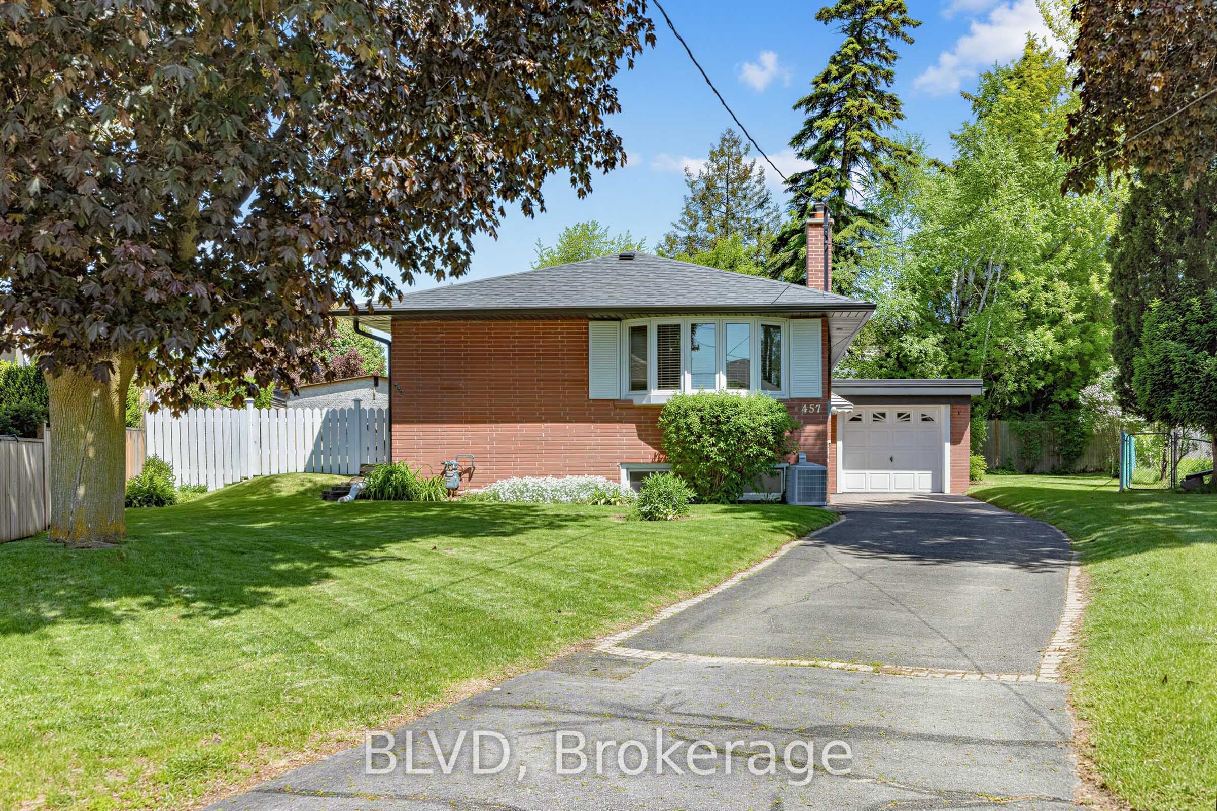 457 Paliser Crescent N