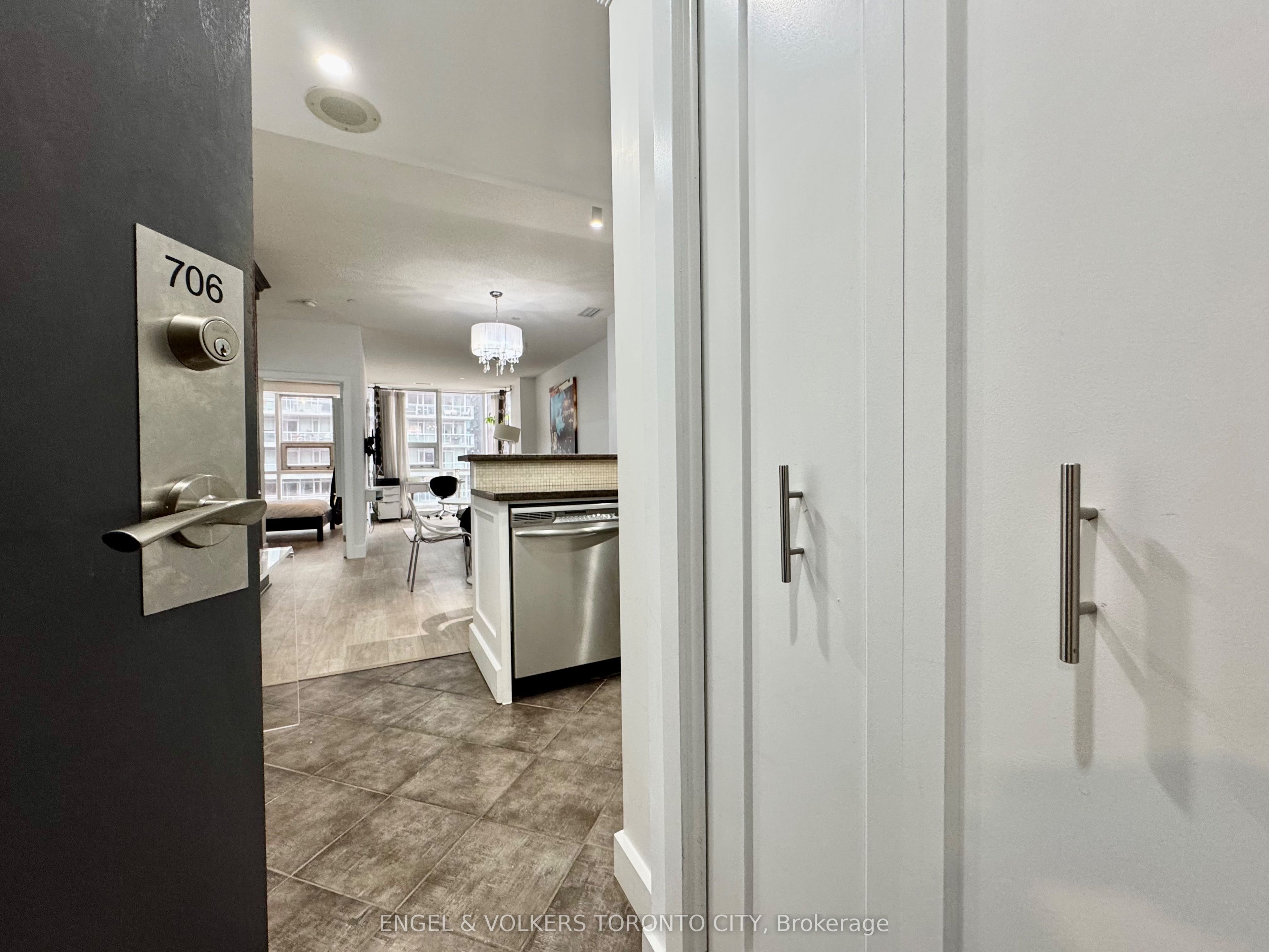 393 King Street W 706