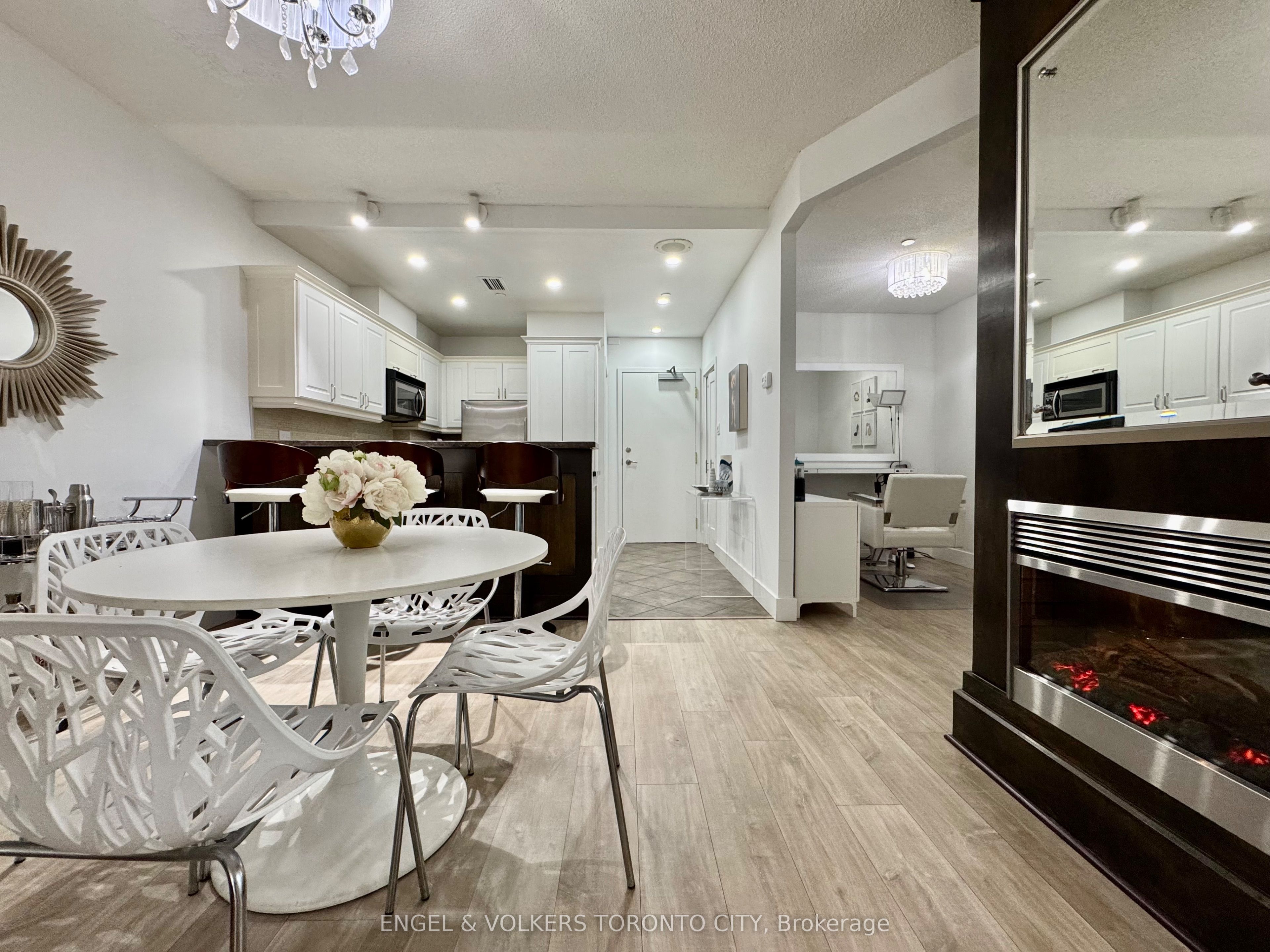 393 King Street W 706