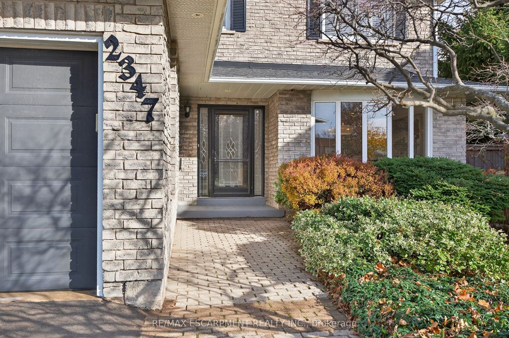 Photo of 2347 Tweedsmuir Court, Burlington, ON L7P 4K9 (MLS # W12629022)