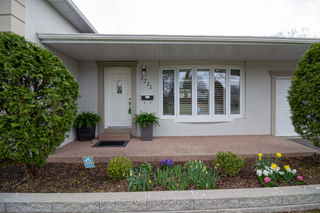 Photo of 2231 Urwin Crescent, Oakville, ON L6L 2T3 (MLS # W12451523)