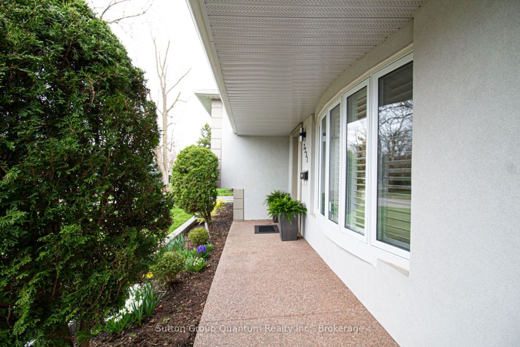 Photo of 2231 Urwin Crescent, Oakville, ON L6L 2T3 (MLS # W12451523)