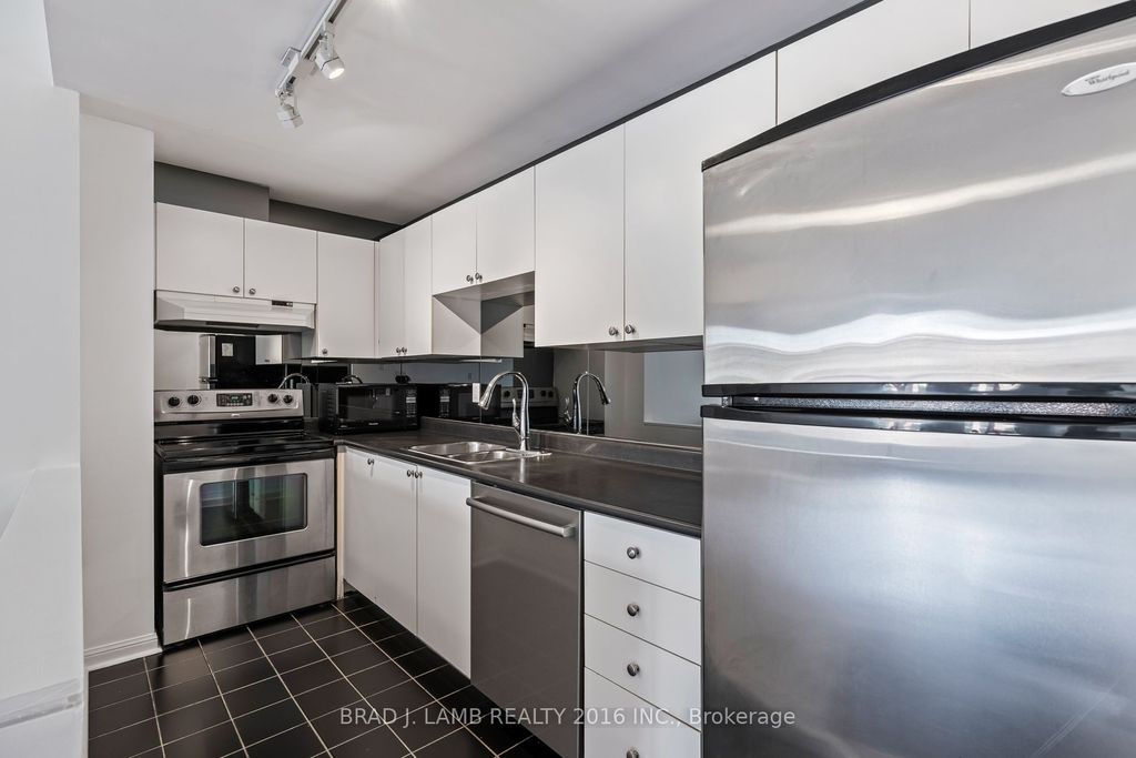 Photo of 550 Front Street W #428, Toronto, ON M5V 3N5 (MLS # C12407307)