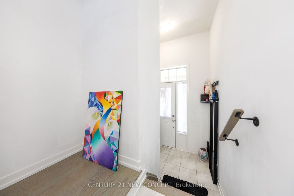 Photo of 227 Harding Park Street, Newmarket, ON L3Y 0E3 (MLS # N12450627)