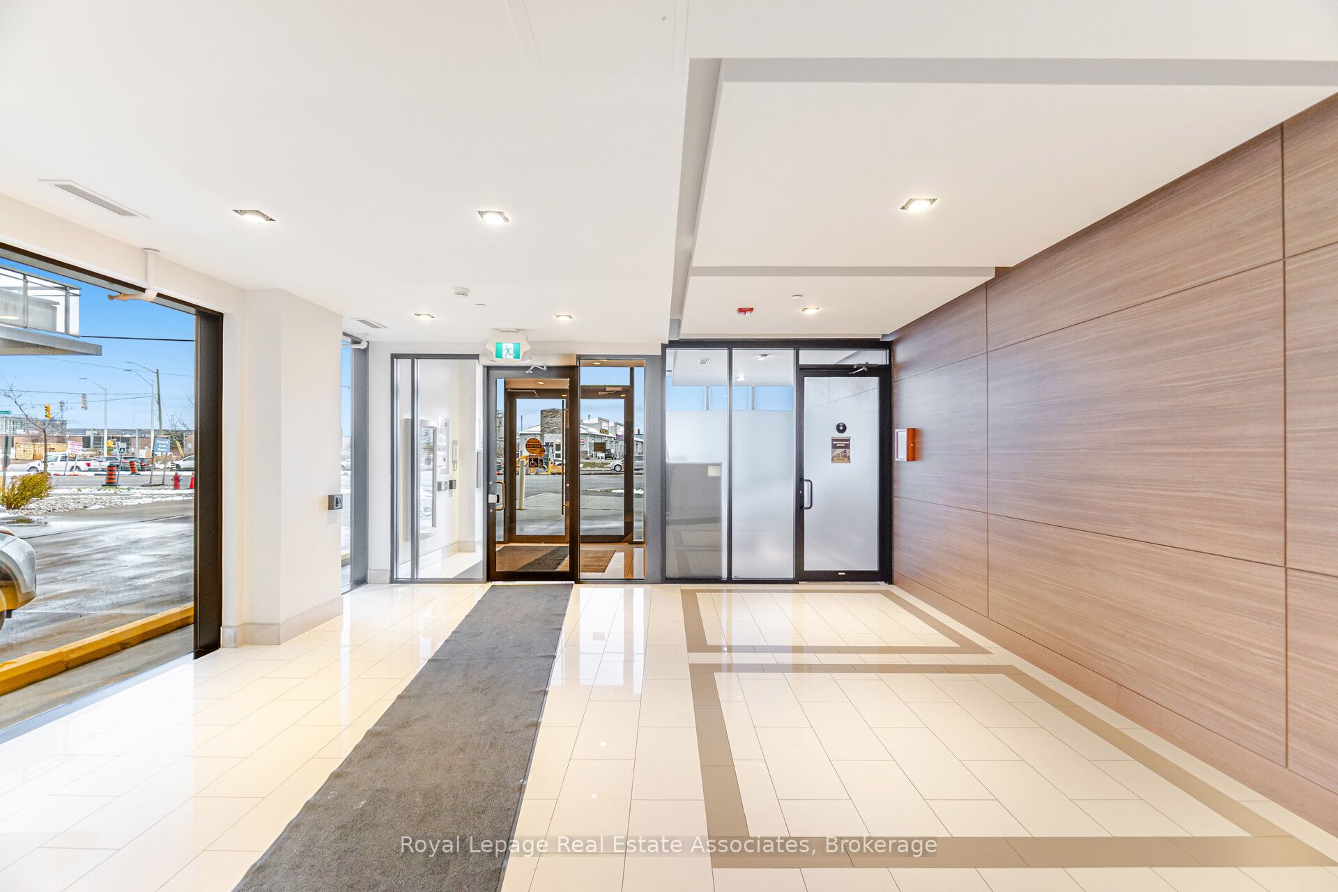 5240 Dundas Street B401