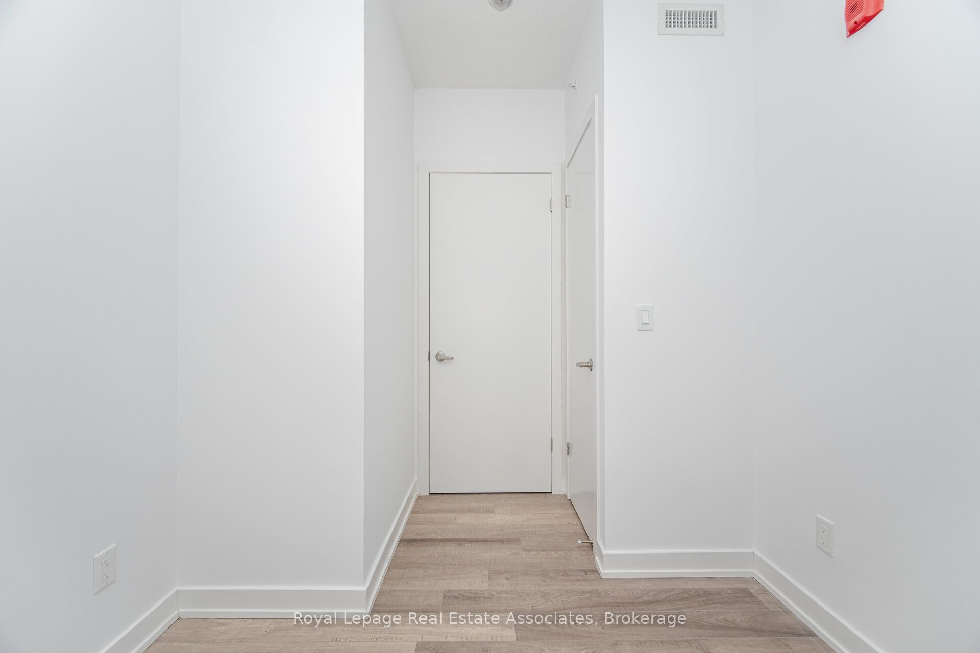 5240 Dundas Street B401