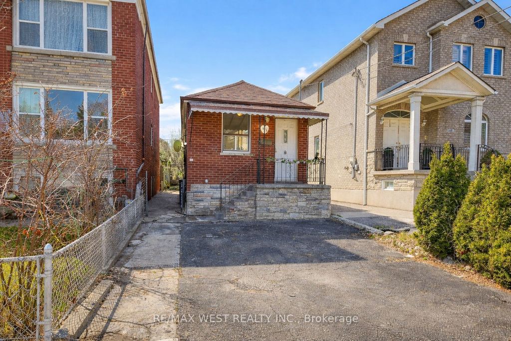 Photo of 538 McRoberts Avenue, Toronto, ON M6E 4R6 (MLS # W13013448)