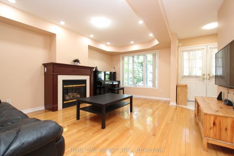 51 Forest Run Boulevard Vaughan ON L4K 5J7