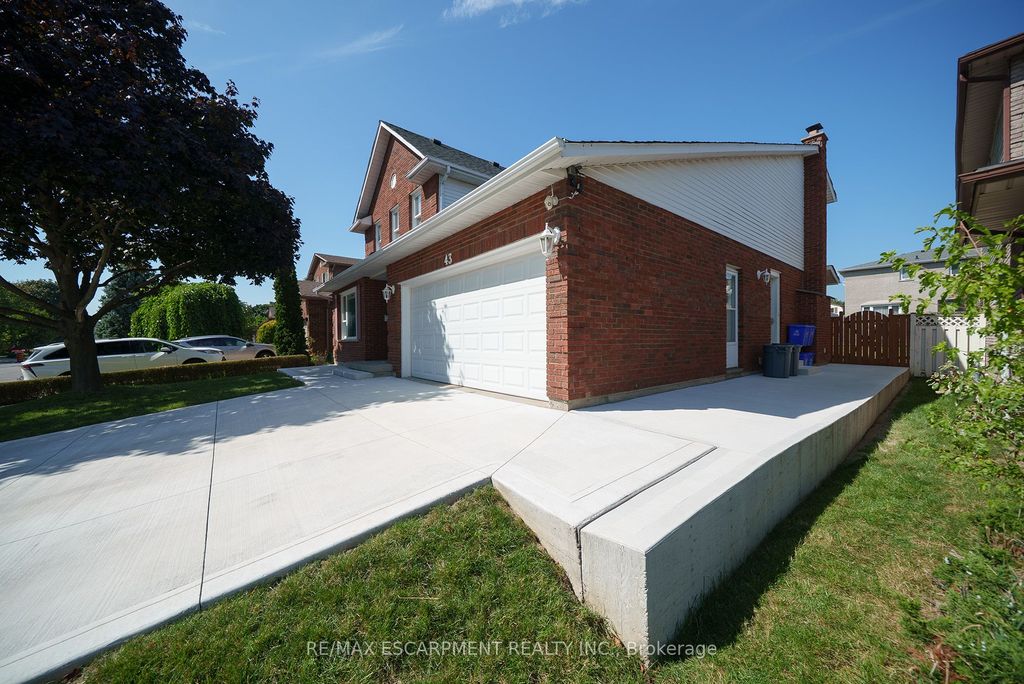Photo of 43 Flamingo Drive, Hamilton, ON L9A 4X6 (MLS # X12800884)
