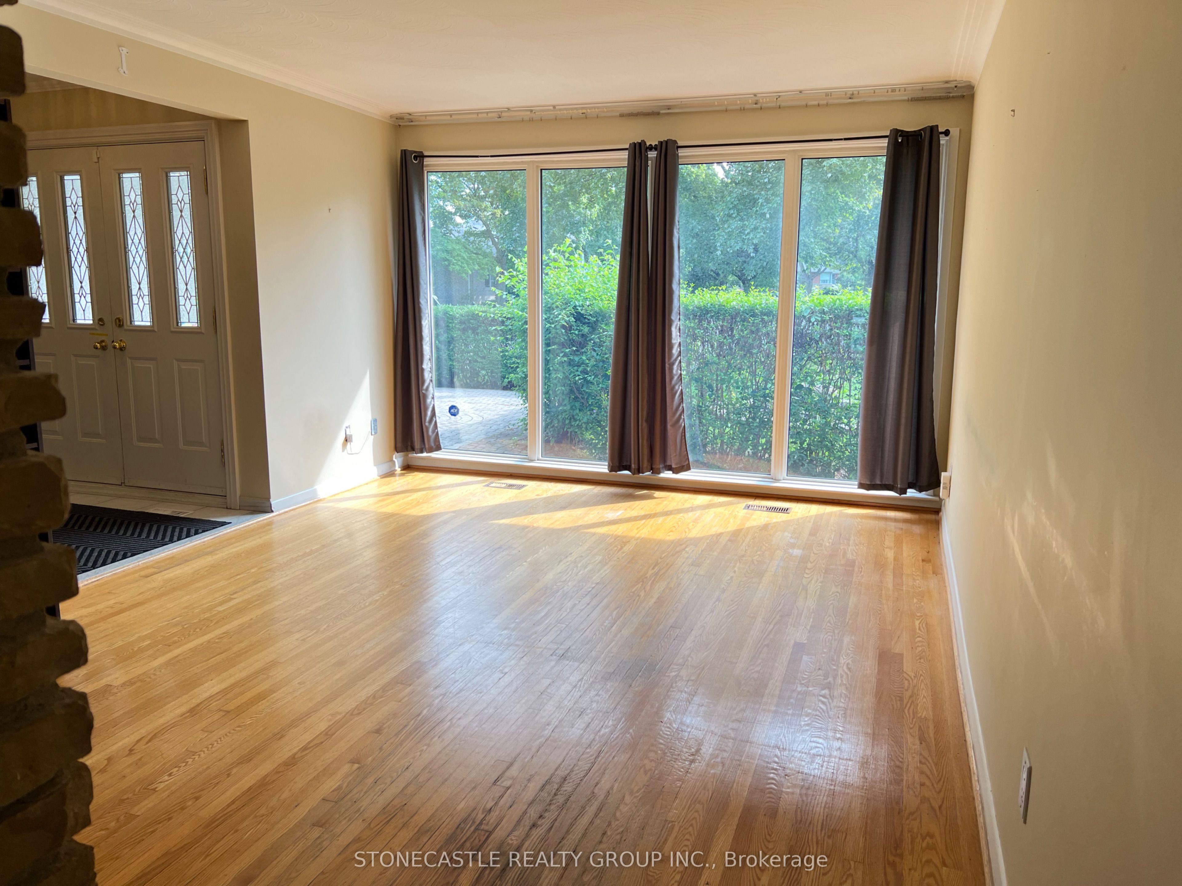 8 Hartsdale Drive