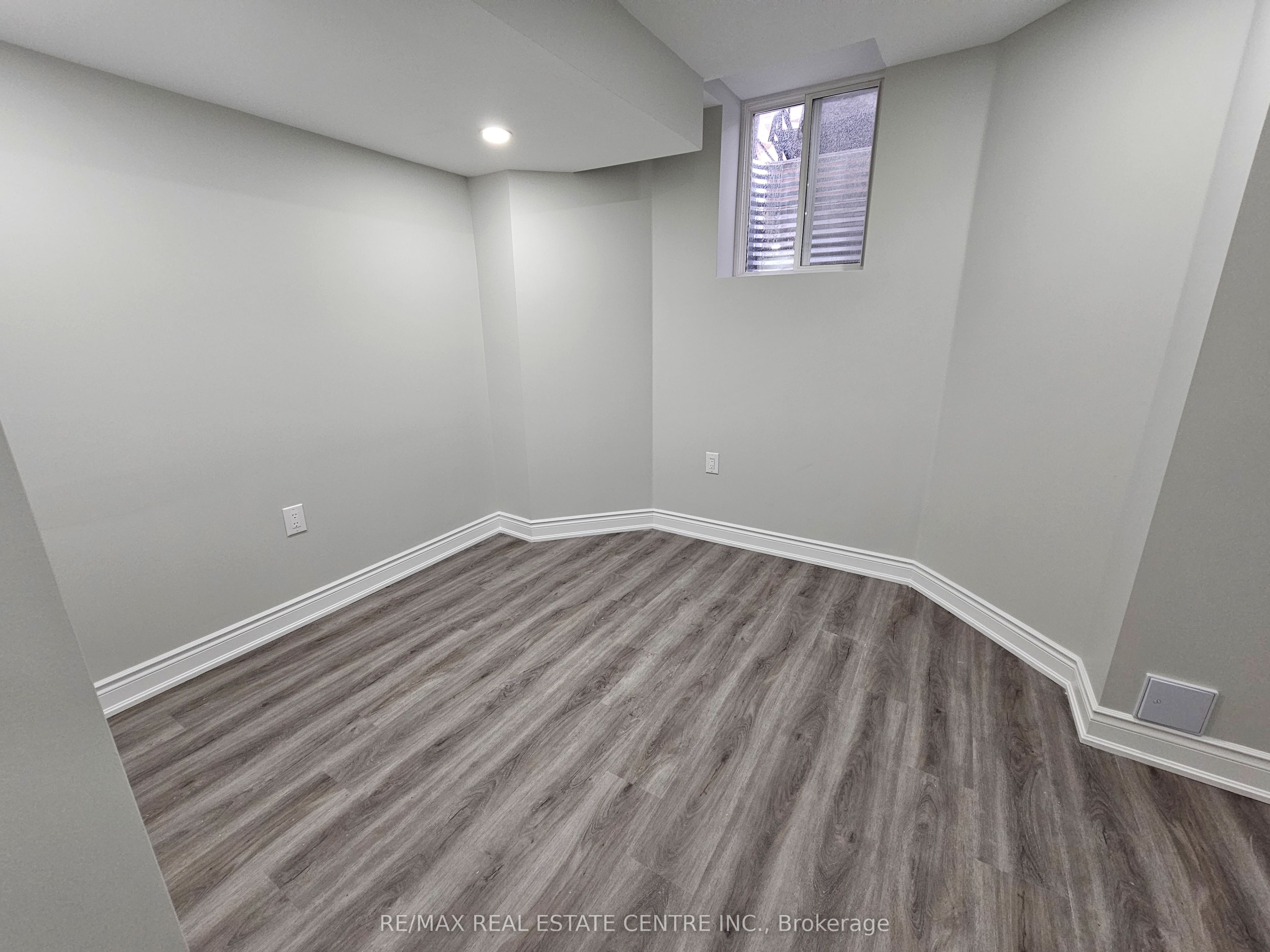 180 Giddings Crescent Basemen